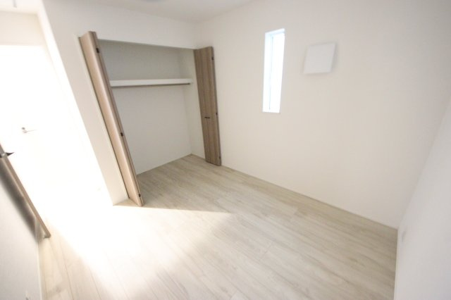 《仲介手数料無料》浦和区針ヶ谷２丁目2-9新築一戸建てリナージュの洋室|撮影日 2025年5月10日 14:20 曇り