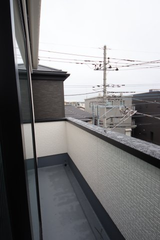 《仲介手数料無料》浦和区針ヶ谷２丁目2-9新築一戸建てリナージュのバルコニー|撮影日 2025年5月10日 14:20 曇り