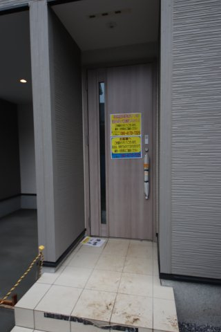 《仲介手数料無料》浦和区針ヶ谷２丁目2-9新築一戸建てリナージュの玄関|撮影日 2025年5月10日 14:20 曇り