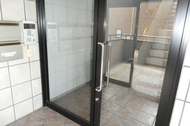 倉敷市加須山のアパートのエントランス