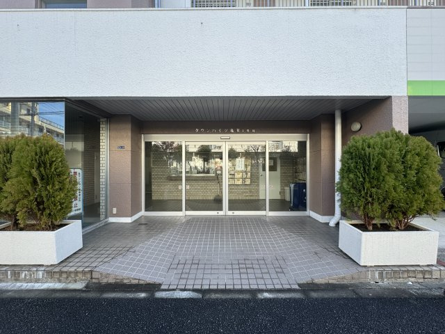 タウンハイツ亀有1号棟のエントランス