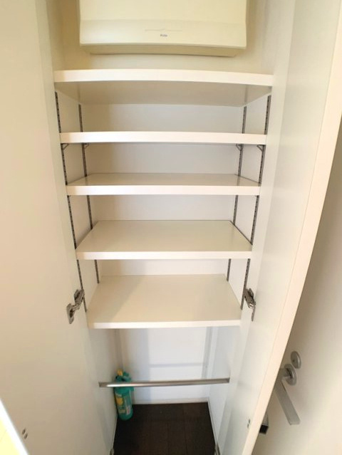 プロスペクトKALON三ノ輪の玄関|リフォーム、リビングと洋室にエアコンとダウンライト付です