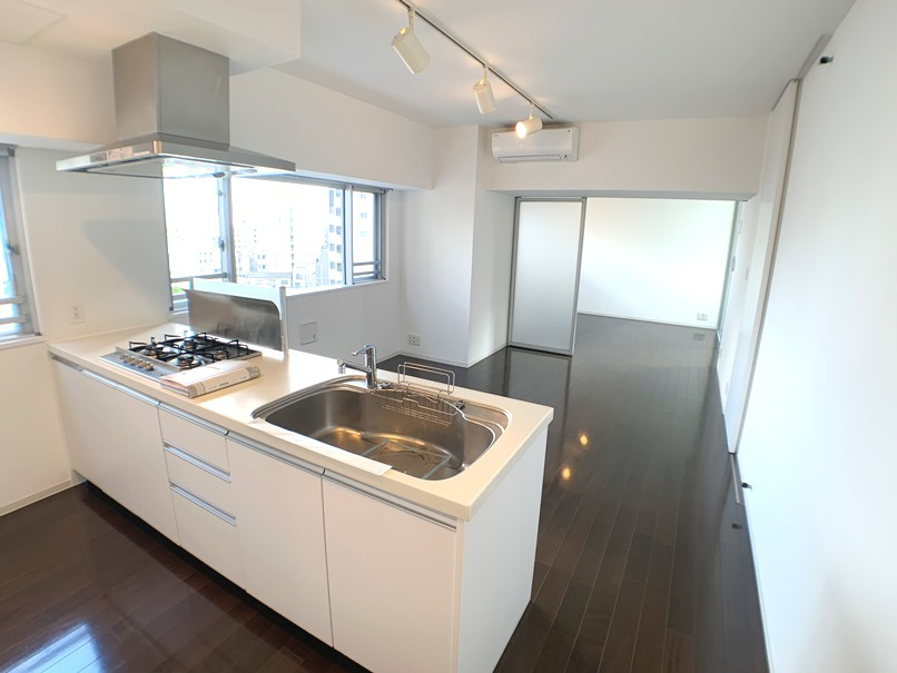 プロスペクトKALON三ノ輪の居間・リビング|リフォーム、リビングと洋室にエアコンとダウンライト付です