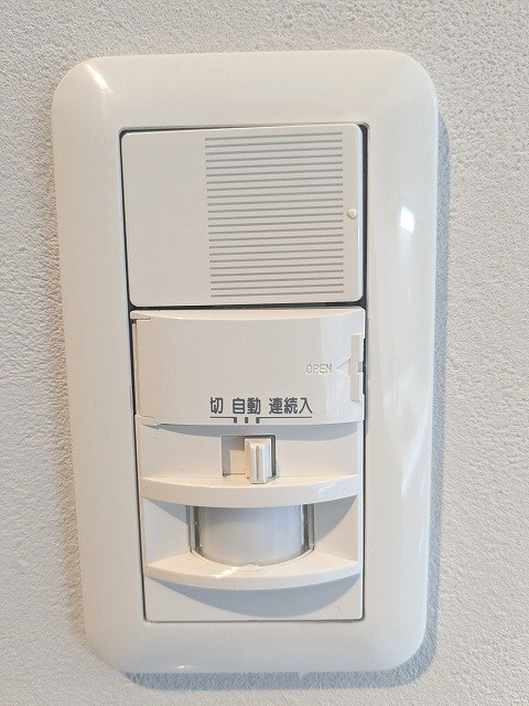 プロスペクトKALON三ノ輪の設備|プロスペクトＫＡＬＯＮ三ノ輪の玄関に人感センサーライト付です