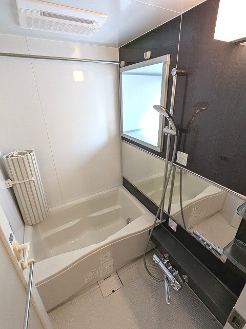 プロスペクトKALON三ノ輪の浴室|窓付き、追焚オートバス、浴室換気乾燥機、ワイドシャワーヘッド