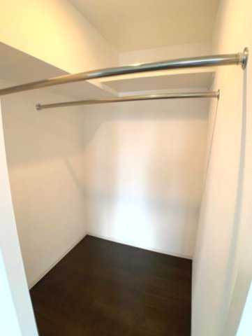 プロスペクトKALON三ノ輪の収納|プロスペクトＫＡＬＯＮ三ノ輪のウォークインクローゼットです