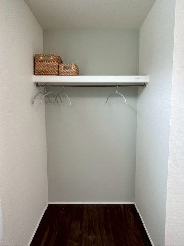 リナージュ／中央区出水第2期／１号棟の収納|奥行きもあるオープンクローゼット。