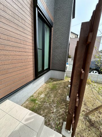 リナージュ／中央区出水第2期／１号棟の庭|目隠しで外からの視線をカットできます。