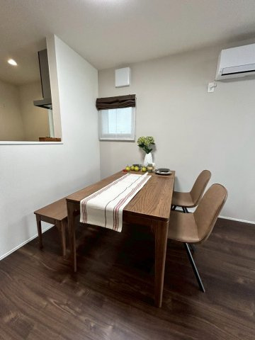 リナージュ／中央区出水第2期／１号棟のダイニング|家族の会話を楽しみながらお食事の準備ができるダイニングキッチン。