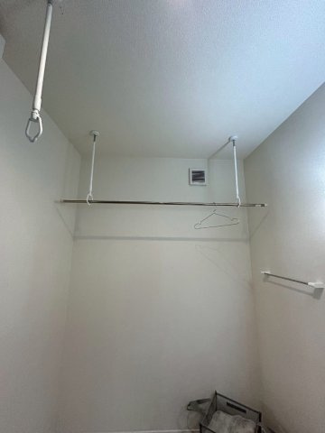 リナージュ／中央区出水第2期／１号棟のランドリースペース|吊り下げ物干し