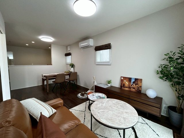 リナージュ／中央区出水第2期／１号棟の居間・リビング|全体を見渡せる使いやすいリビングです。くつろぐご家族の様子を見ながらのんびりと過ごせます。