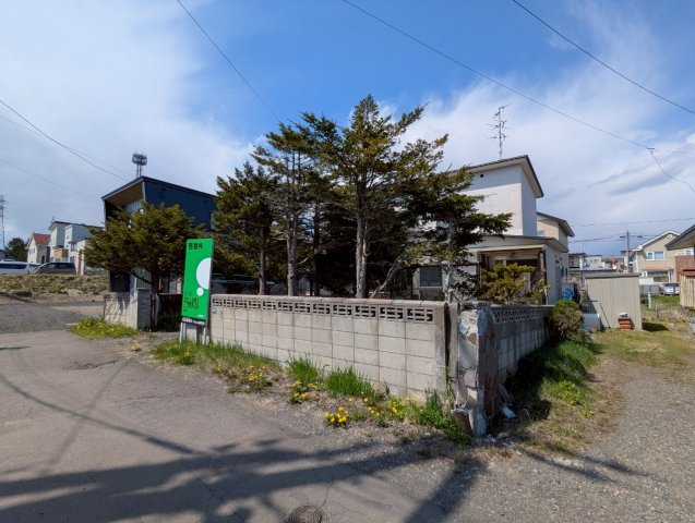 緑ヶ岡5丁目古家付売土地の前面道路含む現地写真