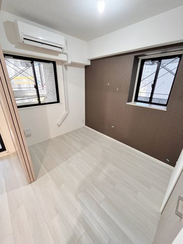 スプランディッド新大阪VIIの洋室