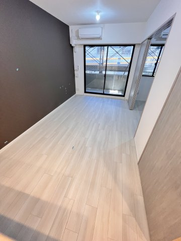 スプランディッド新大阪VIIの居間・リビング