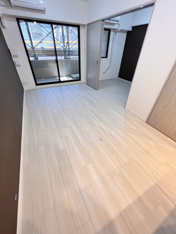 スプランディッド新大阪VIIの居間・リビング