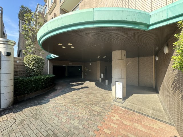 クレスト見晴坂のエントランス