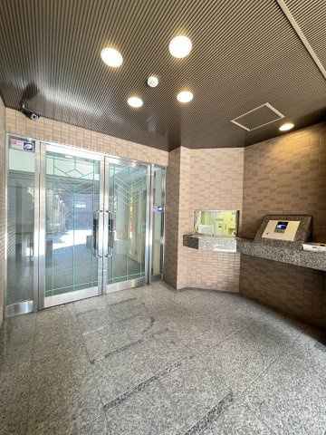クレスト見晴坂のエントランス