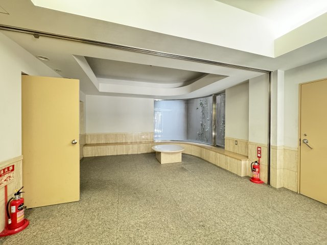 クレスト見晴坂のエントランス