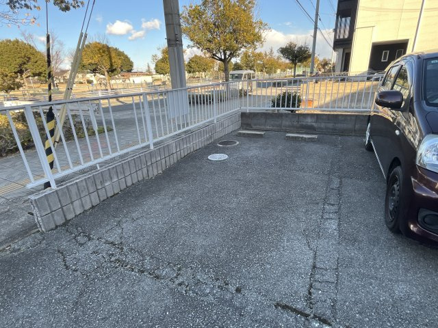 ハウス英賀保の駐車場