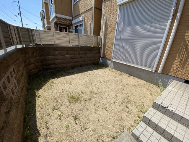 メゾン英賀保駅北の庭