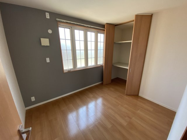 メゾン英賀保駅北の洋室