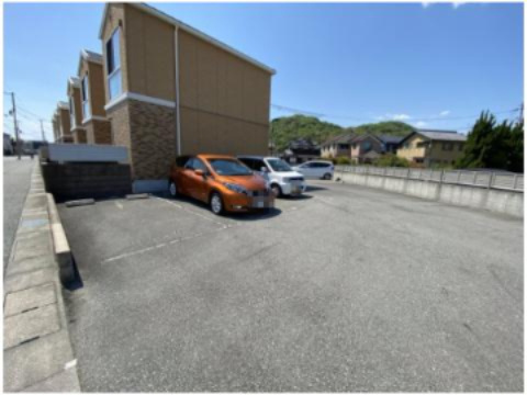 メゾン英賀保駅北の駐車場