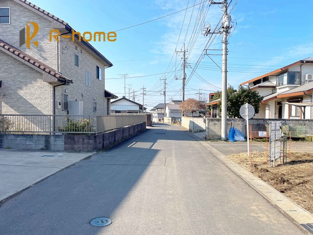下妻市下妻12期　新築戸建て　3号棟の前面道路含む現地写真|『今から見たい！』大歓迎です♪
お気軽にＲ－ｈomeまでお問い合わせください。