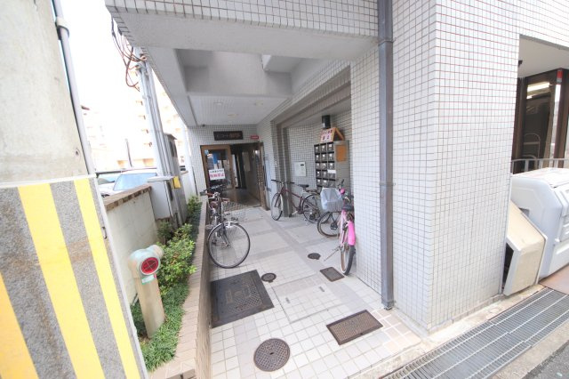 コート新大宮のエントランス