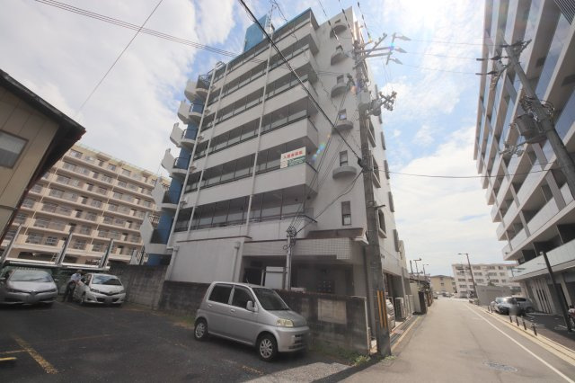 コート新大宮の駐車場