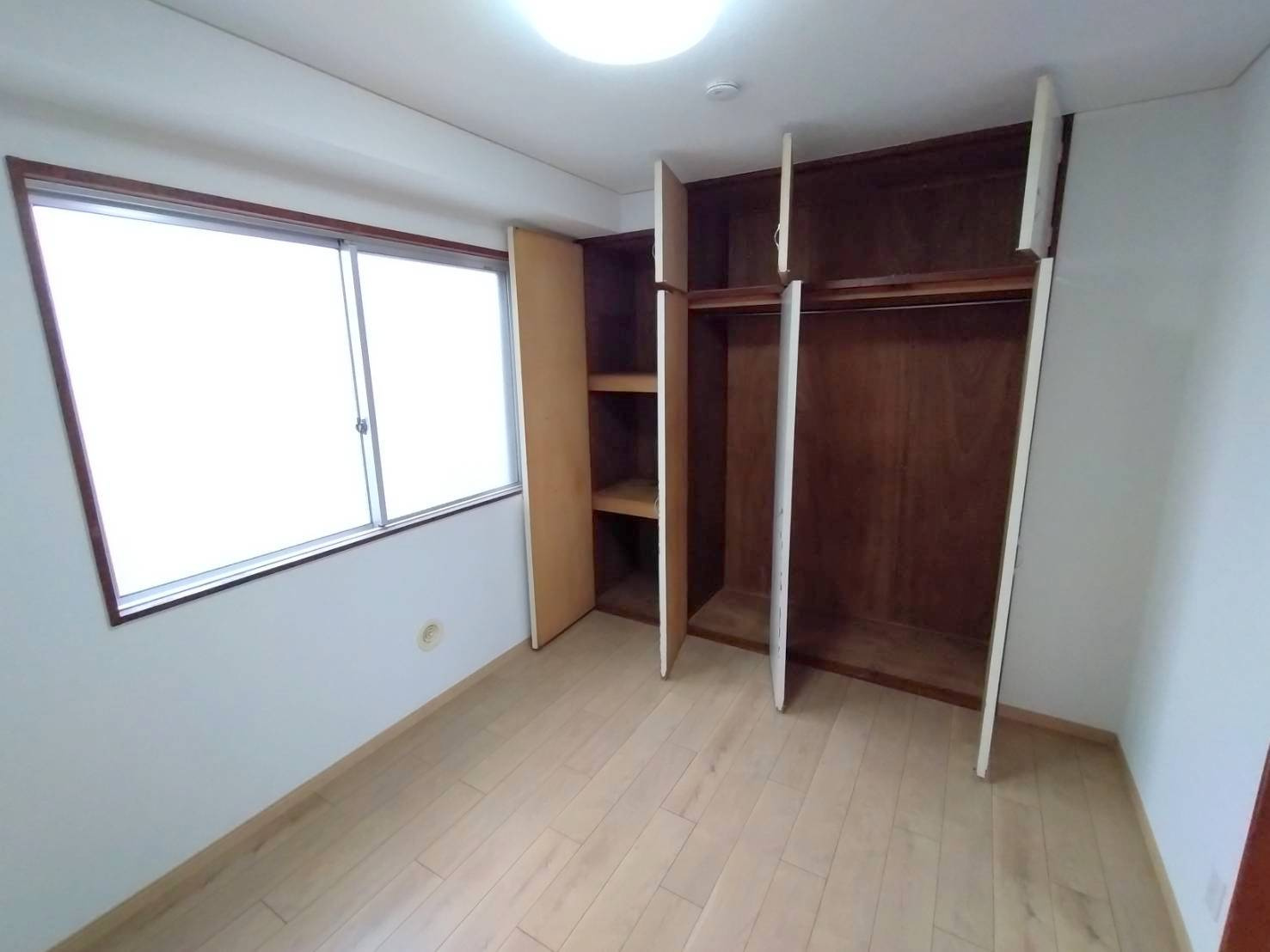 ロイヤルサイトの洋室