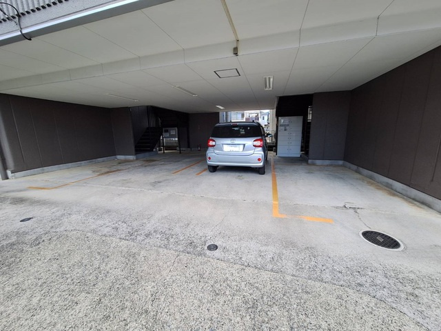 ロイヤルサイトの駐車場