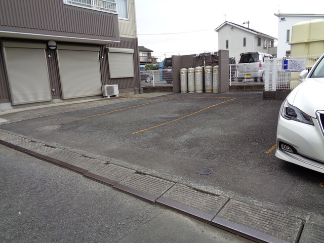 ロイヤルサイトの駐車場