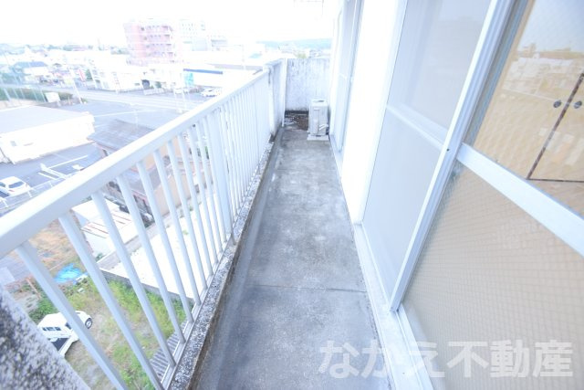 【バルコニー】 | お洗濯にも便利なバルコニー付き