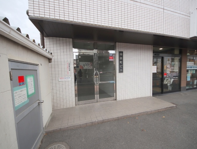 南新町ビルのエントランス