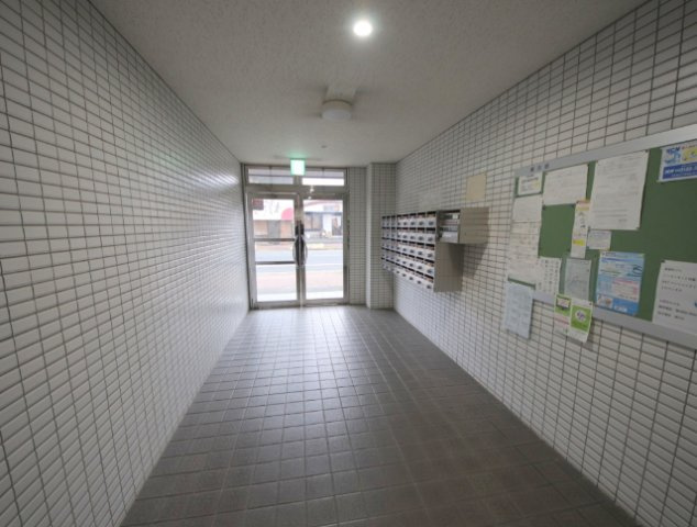 南新町ビルのエントランス