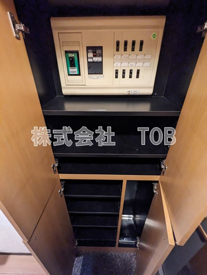 【設備】 | フェニックス高井戸南 | シューズボックス※クリーニング中の撮影※