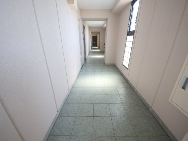 二条大路ビルのロビー