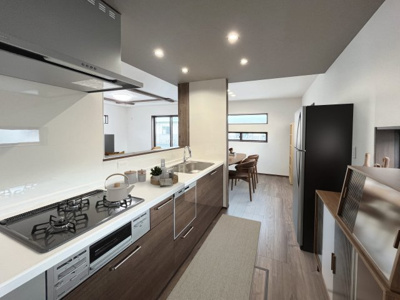 【キッチン】 | 【キッチン　家具設置CGイメージ】
※画像にある家具家電はCGで作成したイメージです。実際の物件には付帯致しません。