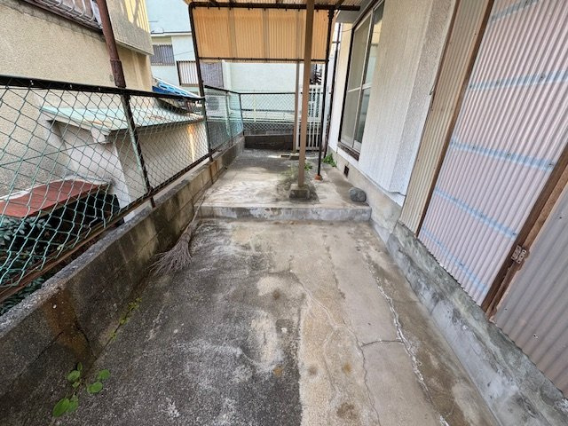 松ヶ丘中町貸家のバルコニー