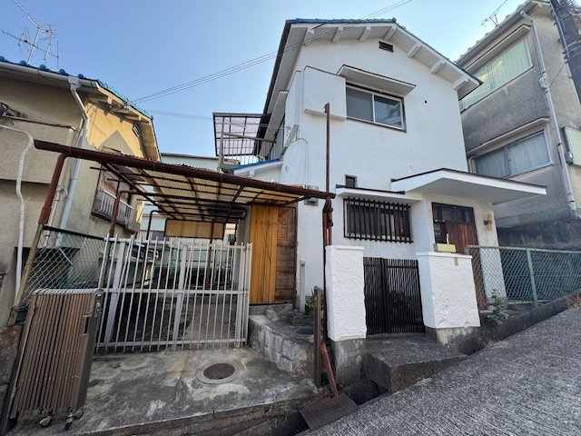 松ヶ丘中町貸家