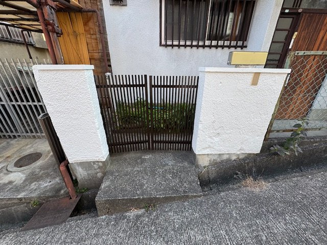 松ヶ丘中町貸家のエントランス