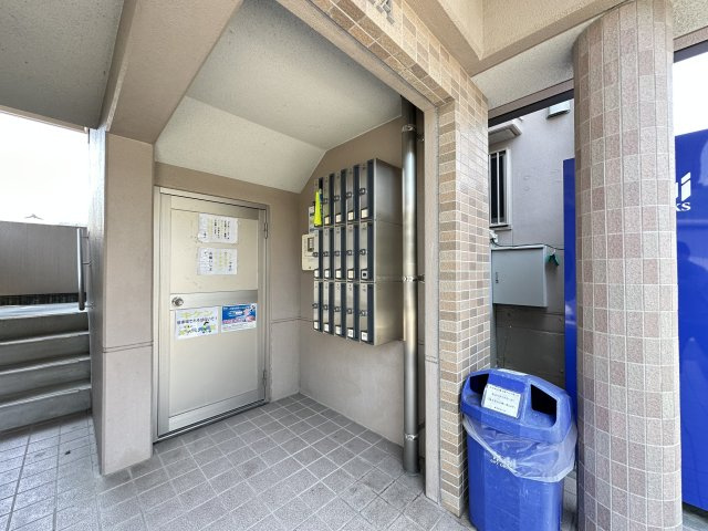 ガーデンハイツ永野Ⅲ A棟のエントランス