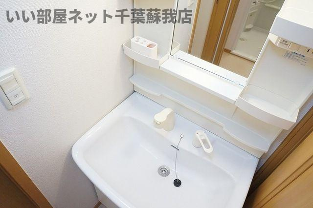 アンソレイエの洗面所|明るい洗面所です