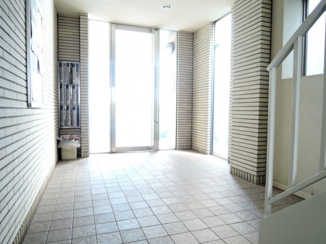 高槻市京口町の賃貸マンションのロビー