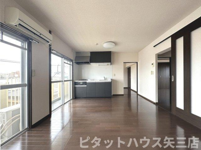 佐藤ハイツの居間・リビング|ゆったり過ごせる居間です