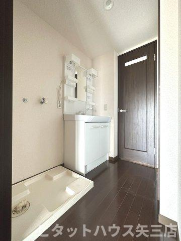 佐藤ハイツの洗面所|ゆったりとスペースのある洗面所