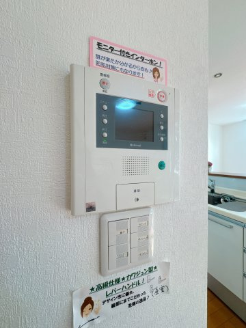 【防犯設備】 | MJR桜坂プレシャス☆仲介手数料無料☆ | モニター付きのインターホンを備えています♪訪問者の顔をしっかりチェックすることができますね。
