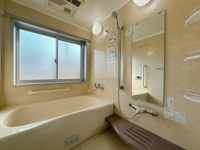 【浴室】 | MJR桜坂プレシャス☆仲介手数料無料☆ | お風呂にも窓完備、無いより有る方が断然にいいですね！なぜなら、明るく、開放的で、何よりカビが発生しづらいです。