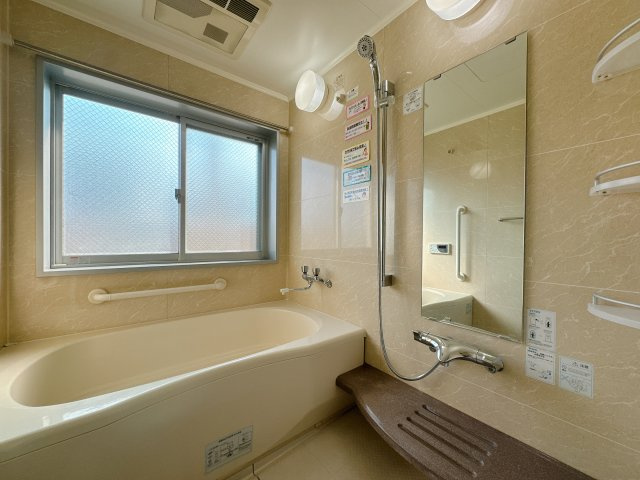 【浴室】 | MJR桜坂プレシャス☆仲介手数料無料☆ | お風呂にも窓完備、無いより有る方が断然にいいですね！なぜなら、明るく、開放的で、何よりカビが発生しづらいです。