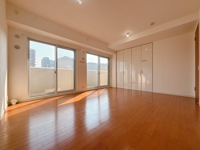 【洋室】 | MJR桜坂プレシャス☆仲介手数料無料☆ | 二部屋に分けることもできます、別途リフォームご相談ください♪